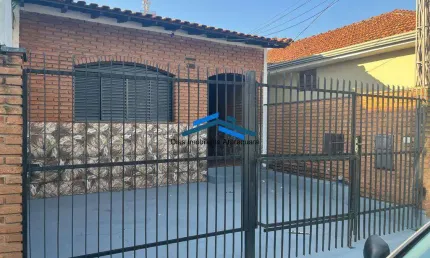 VILA FERROVIARIA DOIS DORMITÓRIOS DETALHES EM MADEIRA MACIÇA