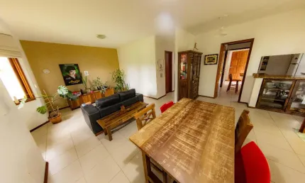 Casa em amplo jardim gramado a 500m da praia do campeche em florianópolis