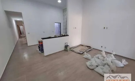 Casa nova 3 dormitórios, repleta de armários, jardim satélite