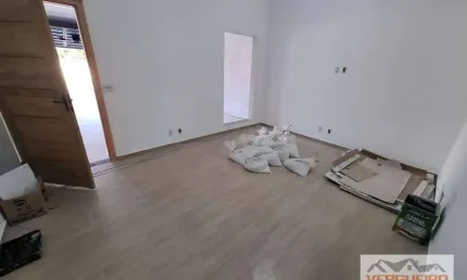 Casa nova 3 quartos (1 suíte), armários planejados, jardim satélite