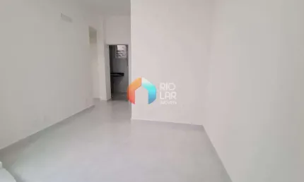 Sala e quarto original à venda no catete, todo reformado, varanda, porcelanato, trifásico, rio de j