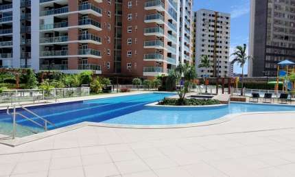 ALUGO apartamento 3 suítes, varanda, 2 vagas, armários projetados. Lazer completo no bairro Papicu próximo ao Shopping Rio Mar.