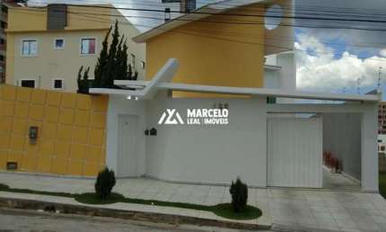 Casa Alto padrão com 375 m² de área construída com 3 suítes + dependência comple