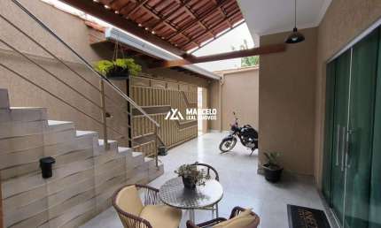 Oportunidade ! Casa solta a poucos mts do Shopping com pavimento superior de 3/4