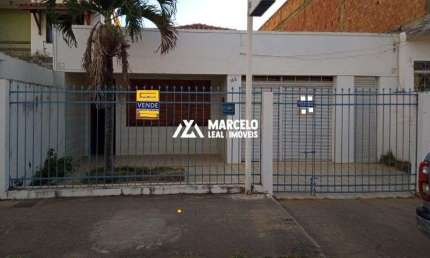 Casa Comercial a venda em bom estado de conservação construída em terreno de 361