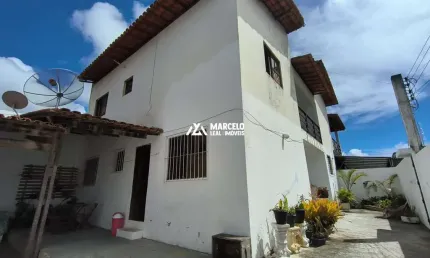 Vendo Casa grande de uso misto com 5/4 de esquina com ponto Comercial em ótima l