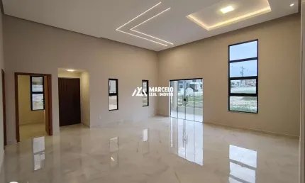 Casa de Alto Padrão com 3 suítes, sendo uma com closet, no admirado Condomínio F
