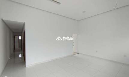 Vendo excelente casa 3 quartos sendo 1 suíte, Sala e cozinha com pé direito alto