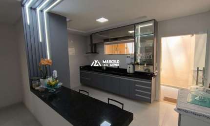 Vendo linda casa de 3/4 sendo 01 suíte com garagem coberta e armários planejados