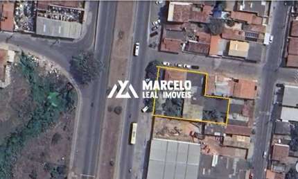 Vendo área de esquina naAv. Presidente Dutra (Integração), contendo casa boa tip