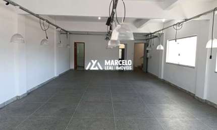 Alugo, andar inteiro de aproximadamente 80 m² com banheiro privativo e vagas de
