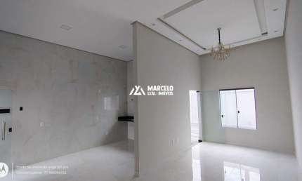 Vendo excelente casa 3 quartos sendo 1 suíte, sala com pé direito alto, cozinha,