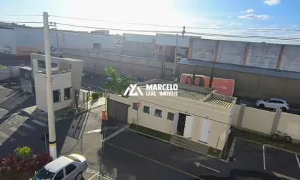 Alugo Apto de 2/4 com  cozinha, sala e banheiro, 2º andar na região central de V