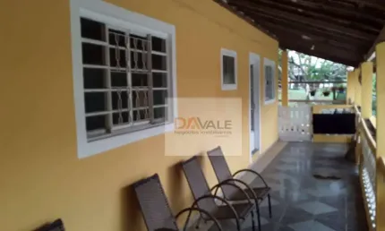 Ótima chácara de 2000 m2, com duas casas na Boa Vista.