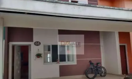 Maravilhoso sobrado em condomínio próximo a região central