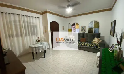 Linda Casa 3 dormitórios com suíte com excelente localização.