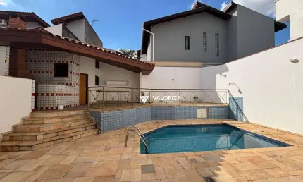 Casa a venda com 4 quartos sendo 4 suítes na zona leste