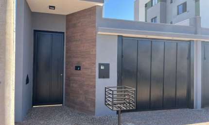Casa com 3 quartos, suíte com closet, Churrasqueira no Bairro Bem Viver em Uberlândia!!!