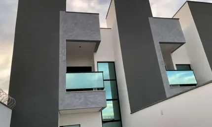 Casa Sobrado com 3 quartos, 2 vagas, Área de Lazer no Bairro Novo Mundo em Uberlândia!!!