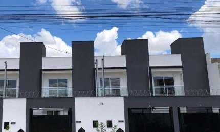 Casa estilo Sobrado com 2 suítes no bairro Novo Mundo em Uberlândia!