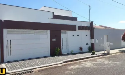 Casa térrea com 3/4 sendo 1 suíte com closet no Bosque dos Buritis em Uberlândia!