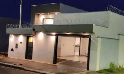 Casa 3 quartos à Venda no Bairro Quinta Umuarama em Uberlândia, bairro monitorado 24h.
