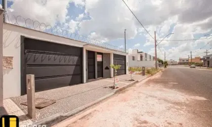 Casa com 3 quartos, Suíte, Sala ampla, Cozinha Americana, Quintal, 2 vagas no bairro Vida Nova em Uberlândia