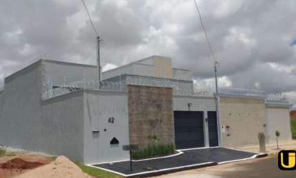 Casa Portal do Vale: 3 quartos, 4 vagas, Móveis Planejados, Área Gourmet, Piscina/Spa, Churrasqueira, Fogão e Forno a Lenha, Sistema de Segurança