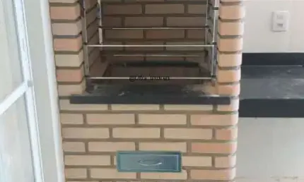 Casa 2 quartos, Suíte, Área Gourmet com Churrasqueira, Sala em dois ambientes, 2 vagas no bairro Bem Viver em Uberlândia