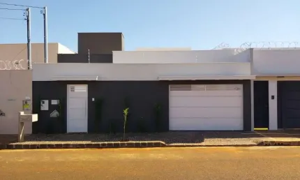 Casa com 3 quartos à venda no bairro Jardim Veneza em Uberlândia
