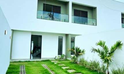 Casa Sobrado com 2 suítes, Closet, Quintal, até 4 vagas, Home Office na Zona Sul em Uberlândia