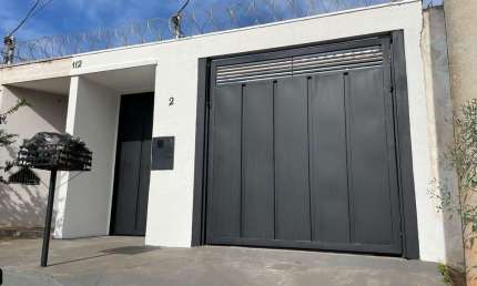 Casa com 2/4 suíte, armários planejados no bairro GSP LIFE 1, na Zona Sul de Uberlândia!