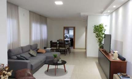 Imperdível: Casa à venda em Uberlândia-MG, Morada da Colina, 4 quartos, 2 suítes, 2 salas, 6 banheiros, 6 vagas, 262m².