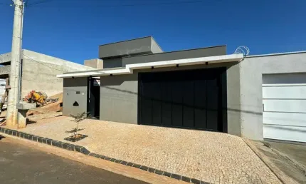 Imperdível: Casa à venda 3 quartos em Uberlândia-MG, no bairro Quinta Alto Umuarama, com características incríveis!