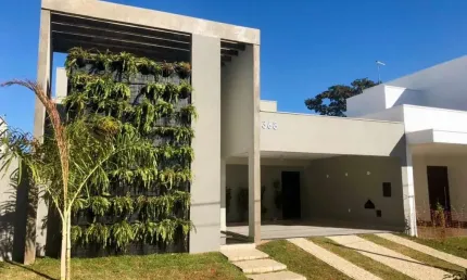 Casa 3 suítes Condomínio Splêndido em Uberlândia com Armários Planejados, Área gourmet e Piscina