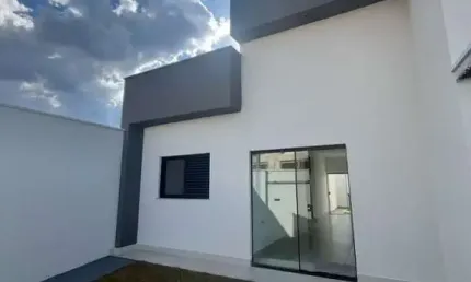 CASA À VENDA: 3 quartos, Suíte, 2 vagas, Churrasqueira e Quintal no Bairro Verde Vida em Uberlândia.