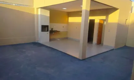 Casa Pronta à venda 3 quartos, 1 suíte, closet, 2 salas, 3 banheiros, 4 vagas de garagem, Área gourmet, 250m², GSP LIFE, zona Sul de Uberlândia.