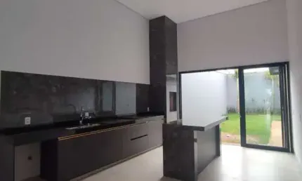 Casa à venda em Uberlândia-MG: 3 quartos, suíte, 2 salas, 3 banheiros, 2 vagas de garagem no Quinta Alto Umuarama. Acabamento premium!