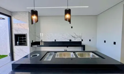 Casa à venda 3 suítes, 2 salas, 4 banheiros, 3 vagas, 250m² perto hospital municipal, bairro jardim botânico em uberlândia-mg