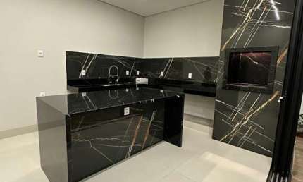 Casa à venda Condomínio Raros Uberlândia: 3 suítes, Closet, Sala ampla, 4 banheiros, 4 vagas de garagem, Piscina, Área gourmet, 250m².
