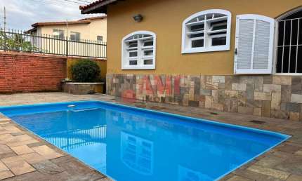 Casa à 200 metros da Praia de Itanhaém, com piscina