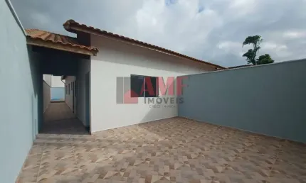 Casa com Piscina à 700 metros da Praia do Suarão em Itanhaém