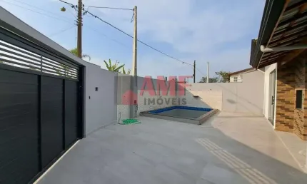 Casa com Piscina a 150 metros da praia no Bopiranga
