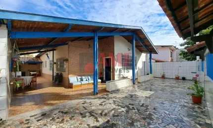 Casa Padrão a 100 metros do Mar no jardim Suarão em Itanhaém