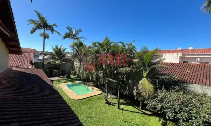 Casa com piscina a 600 metros do Mar na Vila São Paulo
