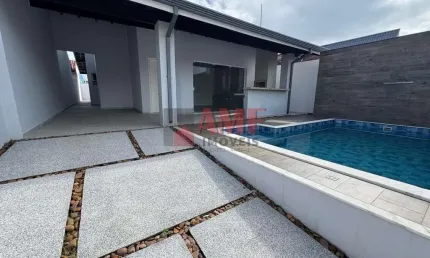 Casa Térrea dos seus sonhos a poucos metros da praia - Peruíbe