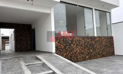Casa Térrea de Alto Padrão com 3 Suítes, Piscina e Localização Privilegiada
