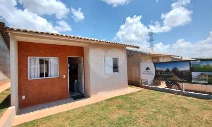 Casa térrea com 2 quartos à venda em Caetetuba - SP