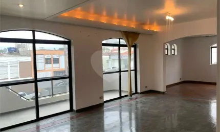 Apartamento com 3 quartos à venda ou para locação em Centro - SP