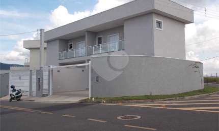 Sobrado com 4 quartos à venda em Jardim Jaraguá - SP